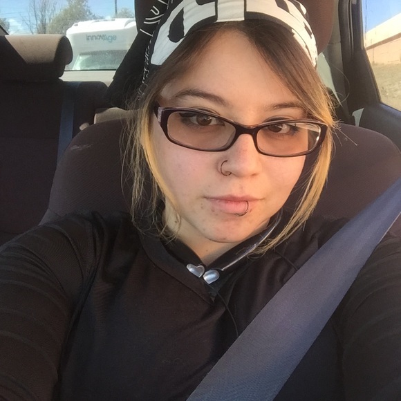 Meet your Posher, Christy - Picture 5 of 7